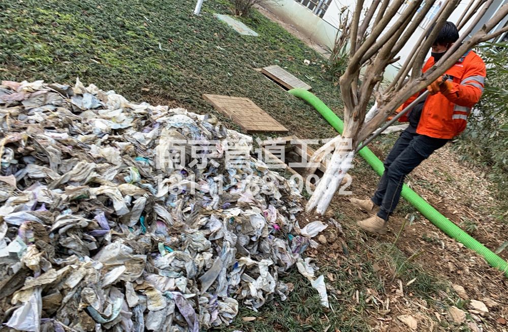 315积善化粪池垃圾清理